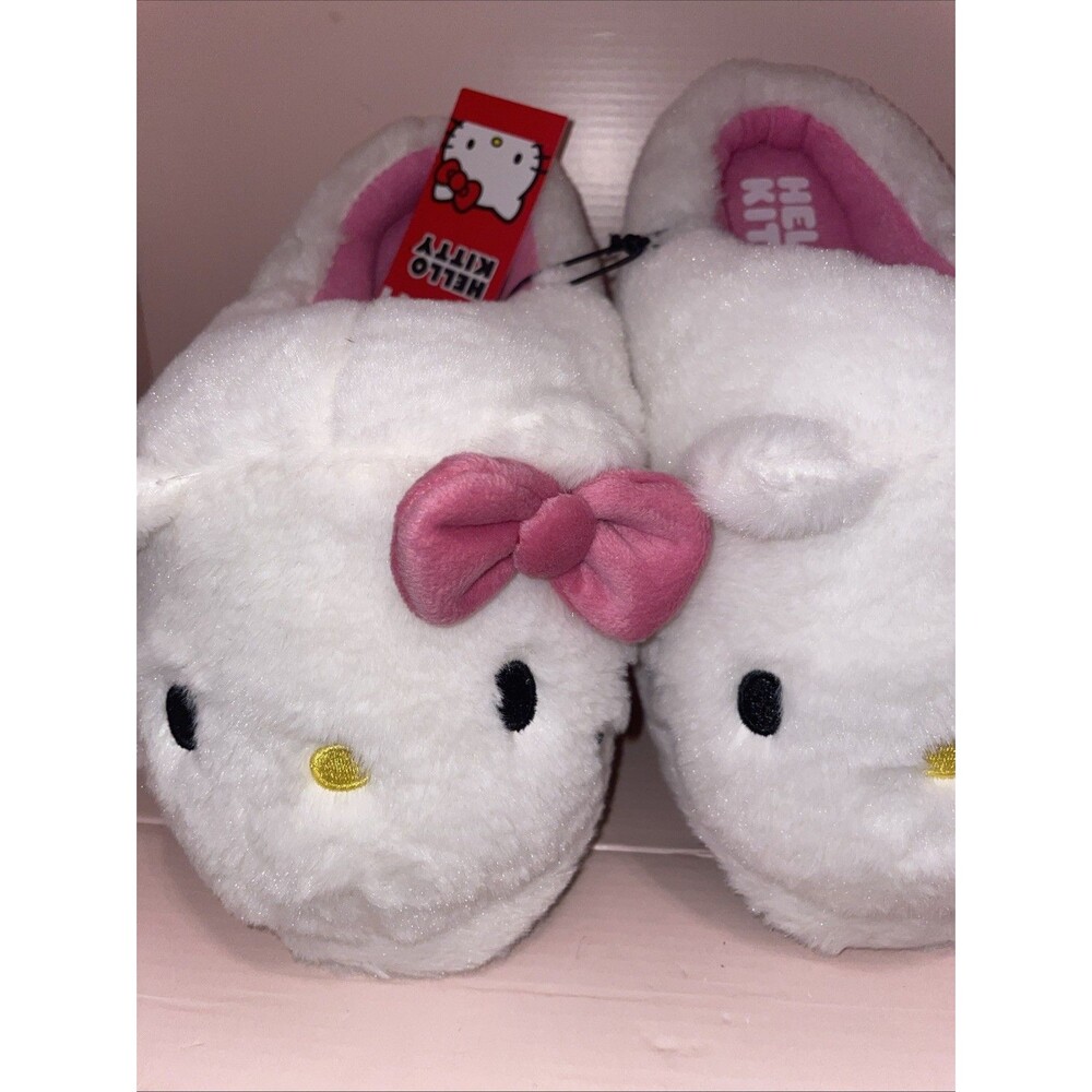 Hello Kitty Women's Slippers 9-10 Slip-On Plush Shoes Sanrio NWT Runs Small